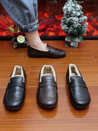 这才是真正的良心妈妈鞋,内里加绒加厚,鞋底软底又防滑。#妈妈鞋 #加绒保暖 #防滑耐磨