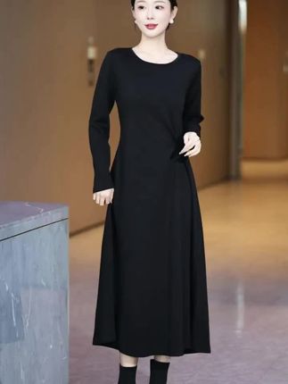 极简风女装2025秋冬新款时尚百搭长款打底裙长裙长袖黑色连衣裙