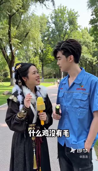 什么鸡没有毛?菜市场猜谜无毛鸡#即梦ai #ai分身戏精大赛 #我的ai分身杀疯了#菜场猜谜无毛鸡-做同款 #采访名场面