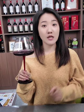 夏天,与友人坐,小酌,欢喜!#聚会#红酒#喝点儿啊