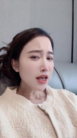 费尔岛毛衣你们都穿过嘛,人家换了个洋气的名字可流行可火了,是我太土了嘛,不知道它的名字,有没有买过好看的费尔岛毛衣推荐一下的呀#日常唠嗑 #内容太过真实 #费尔岛毛衣 #费尔岛提花 #时尚是个轮回 @DOU+小助手 @我要上热门