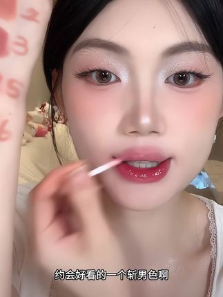 涂一次就会爱上的唇泥 ROZO柔雾丝滑唇泥显白哑光丝绒雾面不易掉不拔干口红唇釉学生 #口红唇釉 #显白 #口红试色 #不沾杯不掉色不拔干唇釉