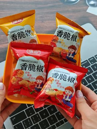 一口下去你一定会爱上的一款小零食,那就是这款辣椒脆,休闲时刻来一包,绝对的好搭档#舌尖上的味道 #吃货必备