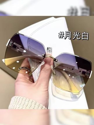 女人出门必备太阳镜,时尚百搭,显脸小,出街必备单品! #墨镜一戴谁也不爱 #出门必备太阳镜推荐 #时尚潮流眼镜 #墨镜🕶 #总有一款适合你