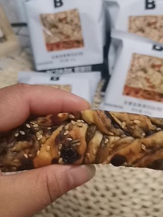 这是一款全麦厚切坚果吐司,一口下去麦香混合着坚果香,超好吃#碧翠园 #碧翠园全麦厚切吐司 #坚果厚切吐司 #管理器零食