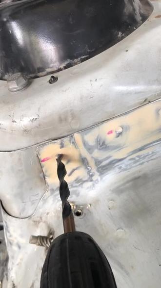 钣金修复的焊点制作
#原车焊点 #原车焊点修复 #焊点钻孔