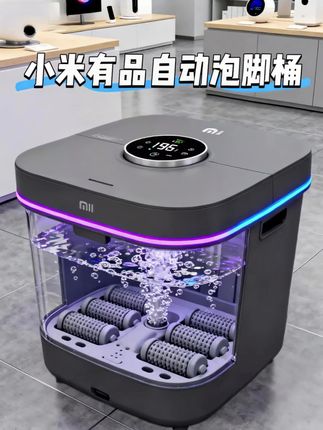 天冷后,总听见爸妈说“脚一凉,浑身都没劲儿”,却总忘了给自己泡次舒服的脚。 这款电动泡脚桶,是把“暖心”做进了细节里:不用弯腰试水温,一键就能调出爸妈习惯的38℃暖度;底部的按摩颗粒转起来,比手动搓揉更解乏,连酸胀的小腿都能泡到;泡完不用费力搬桶倒水,轻轻一推就能排空,爸妈用着不费劲。 比起电话里的“多保暖”,不如把这份能摸到的温暖寄回家——让他们每晚泡着热乎脚,连梦里都是暖的。#全自动泡脚桶