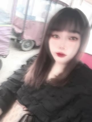 如果离婚了,就不想再结婚了,我也懒,不想一天做三顿饭,不想融入陌生的一家子,不想频繁的洗衣服拖地做家务,吵架就更不想了,我不在年轻了,不想终日围着他人转,也不想再爱一个人在体验一遍爱恨心酸,"我变得自私了"我想让自己快乐,我想上班赚钱,看电影,旅游,尝美食,喝小酒,想永远为自己活着,万家灯火的背后是锅碗瓢盆的声音,我听过了,我不羡慕,我一盏灯都不想要!#接送孩子上下学