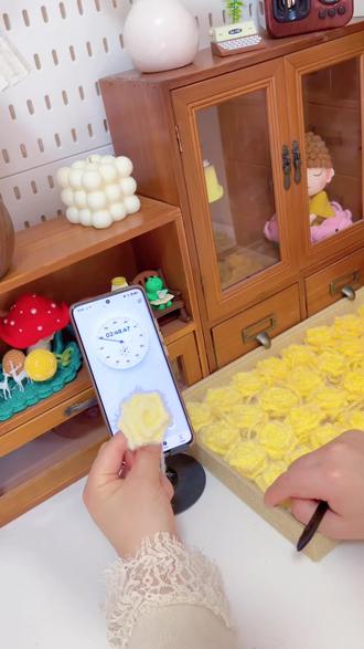 用时两分半钩织一朵尖角玫瑰花#创作灵感 #创意diy #钩织教程 #爱生活爱编织#制作过程 钩织视频 玩毛线 手工制作 种草计划 丁达尔毛线 手工毛线 手工作品 范士钩织