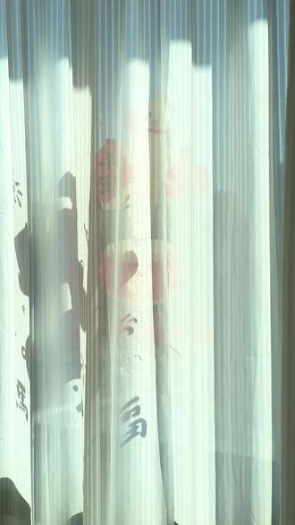 我fu了!!怎么才发现这么好看的窗花啊🥹 谁能拒绝啊!这小马窗花直接可爱到犯规💥
真的狠狠爱住,萌趣造型还藏满好寓意!!!
还是chao省心的静电贴,不用胶水,喷水即粘~
往家一贴年味直接拉满!!
我看哪个宝还没安排👀
#静电贴 #新年窗花 #马年 #马上有福 #新年装饰