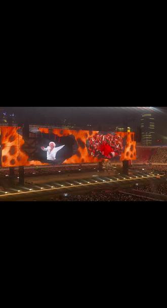 #薛之谦万兽之王 点歌环节点到了大动脉和胳肢窝,全网呼声最高的的《陪你去流浪》和《迟迟》来了,观众唱到我可以陪你去流浪后老薛接唱时全身起鸡皮疙瘩眼睛含泪,铭铭之中像安排好一样,迟迟终于等到陪你去流浪,这一场听到满足了,《像风一样》《绅士》《深深爱过你》《野心》《念》《平庸》《方圆几里》《意外》《背过手》《其实》,老薛真的好稳,期待下一次见面