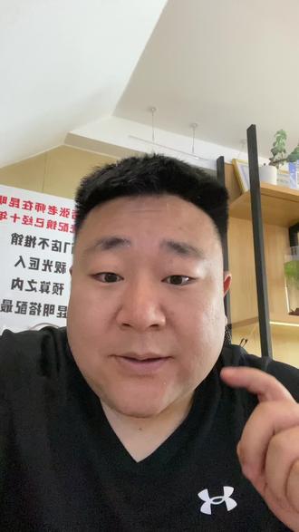 近视不戴眼镜的人不听建议的都会涨度数!! 什么时候需要戴眼镜其实是有标准的:
裸眼视力双眼低于0.8就建议戴了,不听建议的都会涨度数
#自在眼镜
#昆明验光配镜
#低度近视
#验光配镜