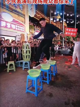 木森不相信现实中有轻功,小伙表演后,木森和现场观众瞬间沸腾, 顺便还把击尼斯世界纪录打破了!!!#木森大舞台 #木森 #轻功 #杂技 #绝活