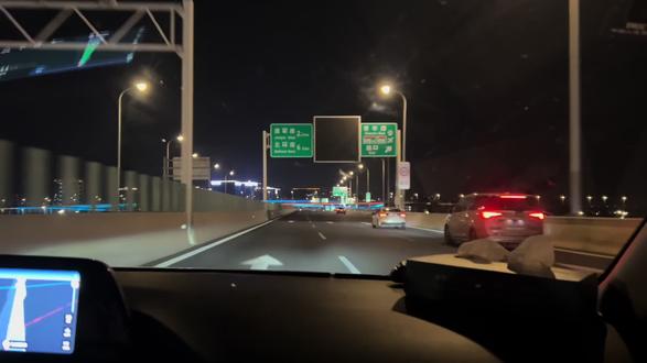 #车窗外 #城市的夜晚 #盐城
盐城的路标指示牌上为啥都有韩文