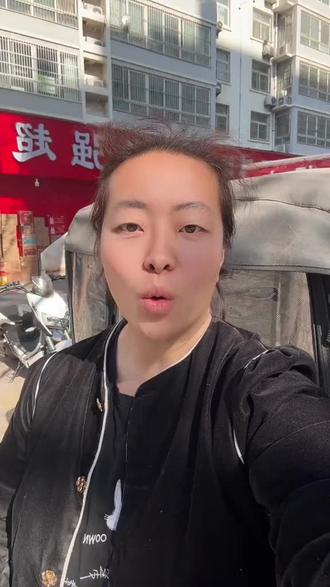 #我的新春副驾#中出行#中出行租车#新年租车#过年租车 过年用车就来中出行,中出行租车一天只要79,奥迪,宝马,奔驰全都有,走亲访友开着倍 有面,过年氛围感直接拉满免押金,无任何额外费用,花小Qian向大牌体验,机场或者是高铁站落地就能取车,异地取车还车也正式上线,跨城出行超省心,再也不用愁过年赶路了。优惠团购都在我视频左下角