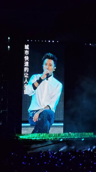 谢霆锋进化演唱会 成都5.3 《短剧》 #谢霆锋进化演唱会 谢霆锋唱情歌,好深情哦