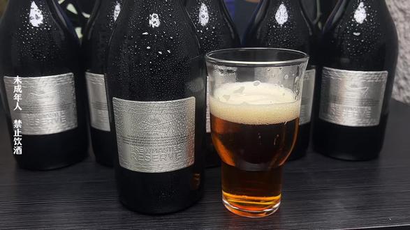 要是爱喝啤酒的有追求品质的,这款百威大师臻藏精酿一定不要错过!#百威大师臻藏啤酒 #精酿 #啤酒 #精酿啤酒