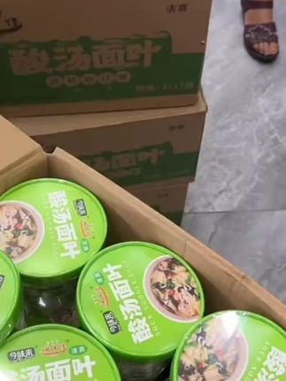 紫菜虾米酸汤面叶 鲜汤非油炸整箱桶装冲泡速食宿舍宵夜#方便面#泡面#面条#酸汤面叶 #面食 @DOU+好生意 @DOU+小助手 @DOU+上热门