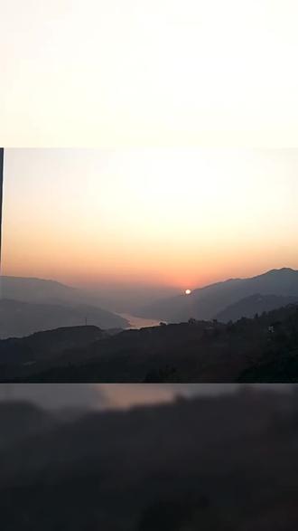 重庆方言土语是四川方言的重要主成部分,跟成都乐山自贡泸州等地有显著的区别。重庆土著教说重庆方言,学会了就是正宗的重庆人,为重庆文旅出一份力#四川方言#重庆方言教学