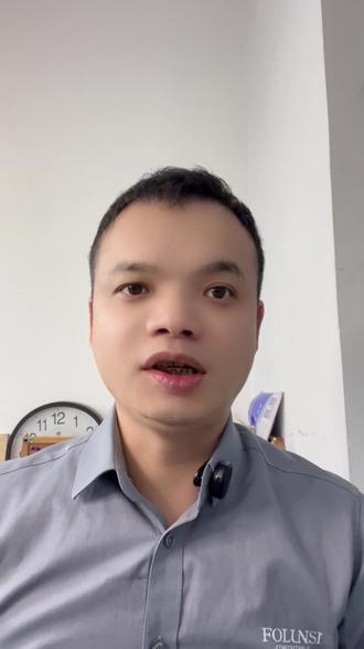 tiktok美区从零干到5万单的全链路玩法 美区 TikTok Shop 做 20-49.9 美金客单价,从 0 冷启冲月销 5 万单的全链路落地思路,全程都是自己踩坑试出来的实战心得,新手朋友可以直接参考,照着这个思路走,少走很多弯路,4 分钟把关键步骤讲透,重点都标出来了!
首先跟大家说清楚,20-49.9 美金这个客单价太关键了:既不用做低价内卷压利润,也不会因为价格太高难转化,刚好踩中美国人的日常消费痛点,还是平台 2026 年重点扶持的中价带赛道,找对方向的话,冷启起量不难,后续稳单也更轻松。
第一步,冷启前 3 天,先把 2 件基础事做扎实,这是后续接得住流量的关键,我自己一开始就踩过基础没做好的坑,流量来了全浪费!第一,选品别贪多,就聚焦 1-3 个潜力款,死死盯住 20-49.9 美金区间,核心选品思路就三个:细分痛点 + 视觉化展示 + 高性价比,比如时尚新奇品、轻家居好物这类,避开低价白牌的恶性内卷,确保自己的利润空间在 30%-50%,后期投流、找达人才有操作余地。第二,快速完善店铺基础,类目只选 1-2 个相关的,千万别跨类目运营;物流优先绑定平台 FBT 服务,把 “包邮 3 日达” 的标签标清楚,曝光和用户信任度能提一大截;商品卡一定要优化到位,主图直接突出核心卖点,详情页做简单的场景化演示就行,不用搞太复杂,让美国人一眼看明白怎么用、好在哪就够了。
第二步,冷启 4-15 天,核心目标就是破零、测款、涨初始流量,我亲测最省成本、最快起量的路径,就是靠 “小微达人 + 短视频 + AI 素材提效”,新手朋友可以直接照着这个逻辑来!重点提醒,达人别找大主播,也别找粉丝太少的,就盯 2000-10000 粉丝的美区小微达人 —— 这类达人性价比是最高的,粉丝精准、配合度还特别高,而且美区很多小微达人靠真实内容出圈,哪怕粉丝不多,带货转化反而比泛流量的中小达人更强,我之前合作过一个粉丝不到 4000 的美区小微达人,一条素材视频直接带动上千单成交。合作方式也别死板,不用纯付佣金,就用 “产品置换 + 佣金” #tiktok#tiktok美区 #跨境创业 #tiktok创业