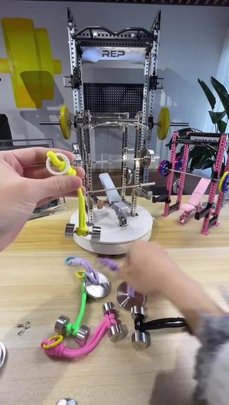 告别枯燥健身,这款挂件让哑铃更有型! #居家锻炼 #挂件