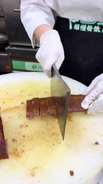 一口肉一口酒,这道卤水拼盘简直就是下酒神器,有喜欢的吗?#美食#美食教程#卤水拼盘 #下酒菜