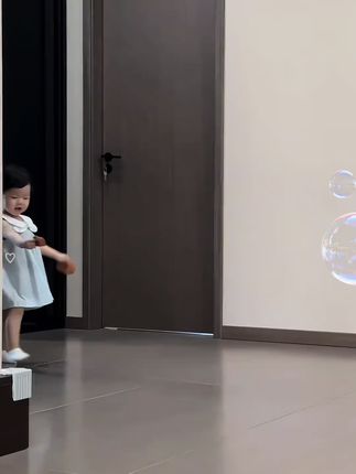 A股,现货黄金早盘涨势不止,首次突破3270美元/盎司,国内金饰价格再次突破千元关口。#国际金价再创新高#第1眼TV口说有屏#媒体精选计划
