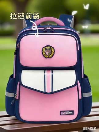 新学期新款护肩小学生书包 🔵 清爽蓝色系,颜值与实力并存,这款书包采用经典的蓝色设计,搭配白色和浅蓝色的细节,整体色调沉稳又不失活力。正面的金色徽章为书包增添了一丝精致感,让孩子背着它在校园里回头率满满,成为同学眼中的时尚小达人!#上热搜 #开学必备 #包包推荐 #我要上热门🔥 #学生书包