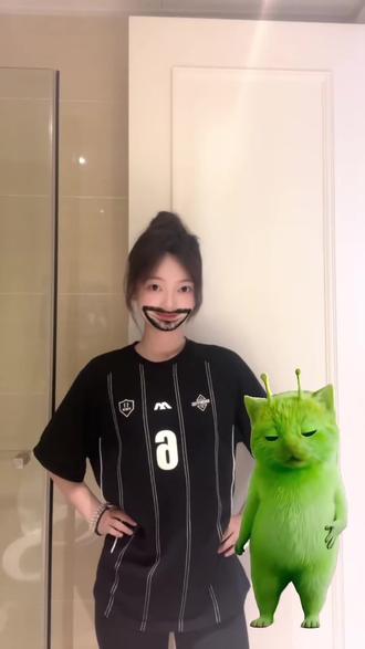 快喊你的闺蜜一起来完成作业吧 #绿色小猫特效 #小鸡舞 #卡点舞