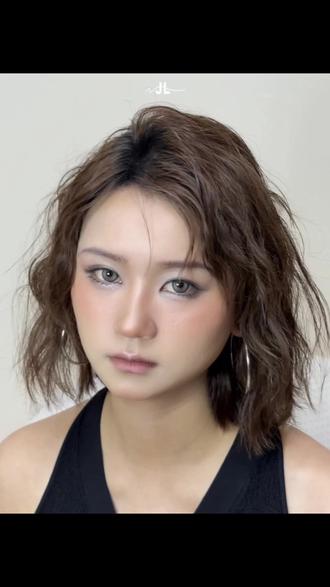 超A短发混血妆 拍照巨上镜 谁化谁是氛围感美女😎
妆造(花絮):@娜李金.
#亚裔纯欲妆 #女生短发卷发发型 #混血妆 #烟熏妆 #亚裔妆容
