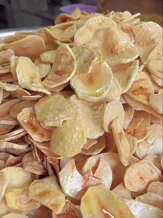 洋芋片 小时候穷,炸洋芋片就是我们这一代人的零食!#家乡特产 #强烈推荐 #家乡特色 #分享家乡美食 #手工美食
