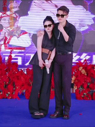 #小敏敏 太甜了,这就是我们杰老板对小二的爱❤️,洁颜蜜唐总每天洗脸好几次,洗脸卸妆护肤只要9️⃣9️⃣元3️⃣瓶,1️⃣瓶正装试用7️⃣天满意留不满意退#杰少sosolee #小油花