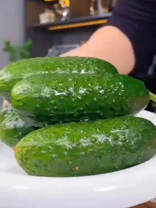 像海参一样的 #玛莎水果小黄瓜 巨清香脆甜、管理期每天晚上来两根,营养又丰富!跟小时候园子里的黄瓜一个味道!#水果黄瓜#口感特别好价格实惠