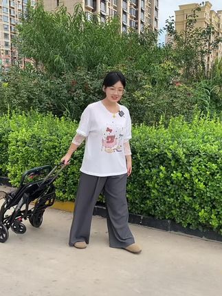 #寄托轮椅 #适老化产品 #源头实力厂家 #工厂直发品质保障 #一件也是出厂价 单手也能轻松提起的轮椅车/大弹簧减震 无感过颠簸路段/折叠后 可以像拉杆箱一样的拖行