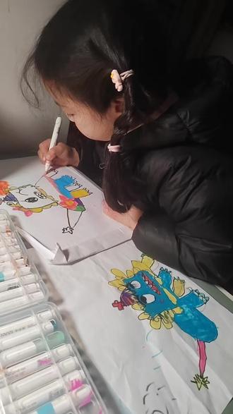 要过年了 开始画年兽了