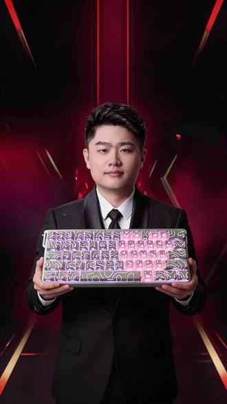 狼蛛win60高渐变灰木磁轴键盘爱心蝴蝶款 #狼蛛win60#磁轴键盘#高颜值键盘 #王稳健#王稳健带货二创