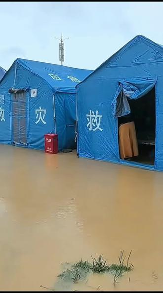 #灾情现场实拍 地震加暴雨 希望大家都平平安安
