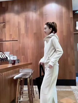 慵懒风休闲运动套装女2025秋季新款时尚洋气连帽卫衣阔腿裤两件套#时尚穿搭 #我要上热门🔥