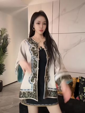 #品质女装 #游戏里的琥珀系穿搭美学 #早秋冷冽又随性的气质穿搭 #被秋日氛围感穿搭拿捏了 #早秋高智感职场穿搭