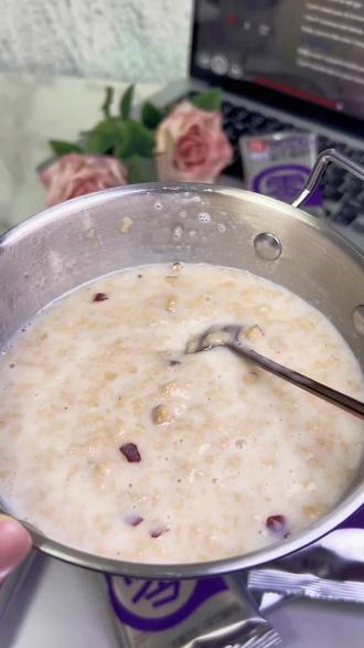 现在很多人不知道#燕麦片 是天然的碱性食物,它里面搭配了益生菌和红枣,一口下去满嘴的椰奶香和红枣香,每天早上来一杯,既好喝又营养,还饱腹。#果子开荟椰奶益生菌燕麦片 #果子开荟 #营养早餐 #早餐吃什么