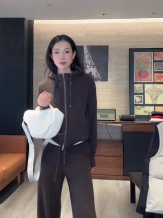 这套衣服超好看超舒服面料非常软#微胖穿搭 #不挑年龄不挑身材 #穿出高级感 #减龄气质 #现代风格设计 @幸运燕儿