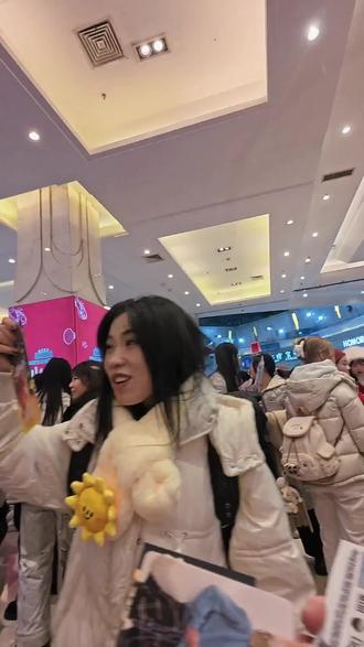 十个勤天一二四六八十哈尔滨演唱会 #哈尔滨演唱会 终于来到了东北,又看见了家禾们,好开心,谢谢各位老师的物料。#十个勤天 #蒋敦豪 #鹭卓 #李昊 卓沅 何浩楠 王一珩。