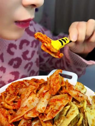 看着就好吃的节奏#零食#追剧小零食 #三角骨