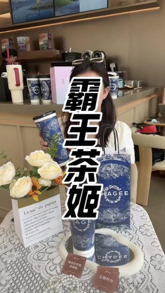 你什么时候喝过¥9.9的霸王茶姬,而且还是大杯的伯牙绝弦#云南霸王茶姬#昆明朗悦湾店开业有礼#霸茶王姬 #霸王茶姬上热门 #爆款茶饮推荐
