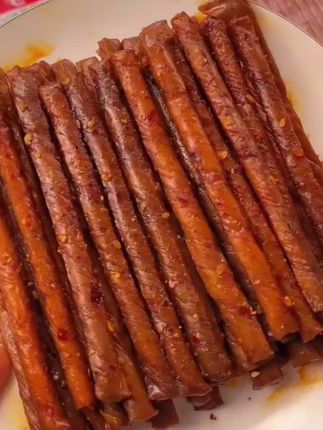 相思卷豆筋辣条香辣解馋豆制品手工辣片怀旧休闲零食#好吃到停不下来 #辣条 #解馋 #舌尖上的味道 #小时候味道