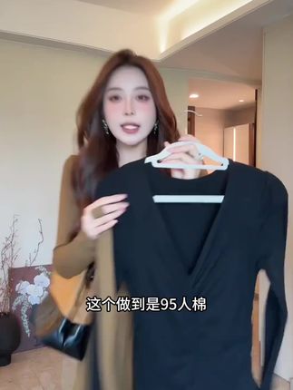 2025年新款韩系温柔风设计感褶皱飘带连衣裙大V领修身显瘦a字长裙#与众不同 #同款
