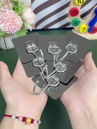 家里小物品经常乱放的,试试这个拉丝大挂钩,无痕粘贴不伤墙面,承重力强,防水防潮,方便又实用。#无痕挂钩#拉丝无痕大挂钩 #挂钩#居家好物