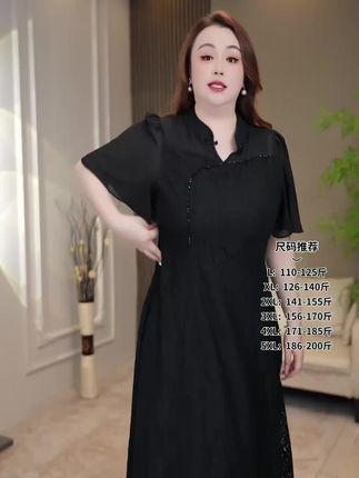 “认真生活的人 都值得被偏爱”#大码女装 #遮肉显瘦 #旗袍连衣裙