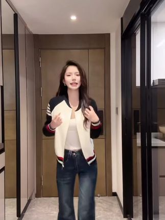 #休闲女装 #时髦穿搭 #欧韩穿搭 #穿出自己的风格 #优雅永不过时 韩系拼色设计感小狗刺绣拉链针织开衫女秋冬季学院风减龄毛衣外套