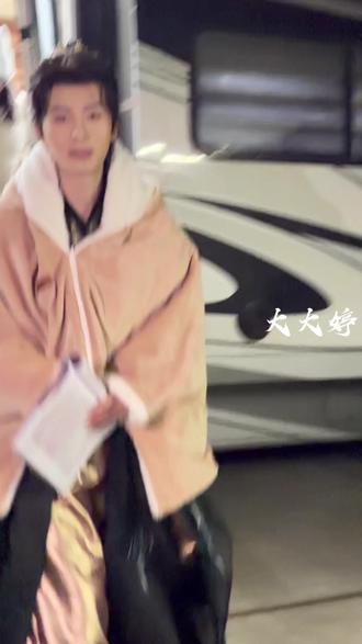 饭撒来了 第一次线下贴脸开大#上热搜 #妻妾同娶 @一航(演员版) @一航